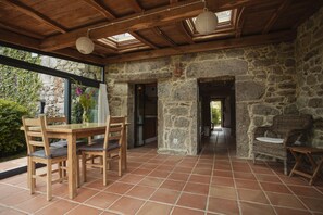 Outdoor dining - One of two private and intimate casitas. Surrounded by nature. (Moraña)