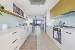 Signature Apartment | Private kitchen - Signatures Darwin Waterfront (Darwin)