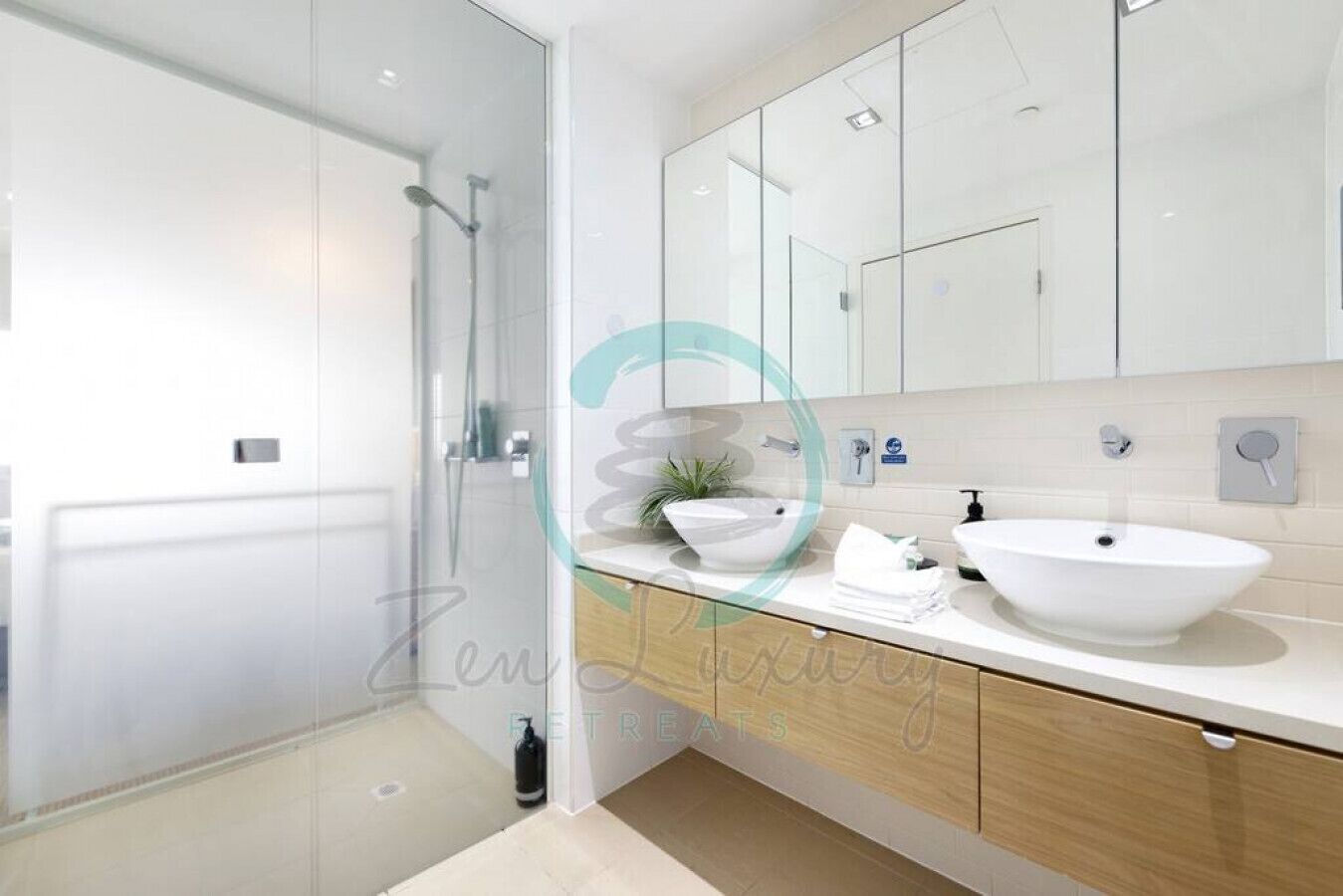Luxury Apartment | Bathroom