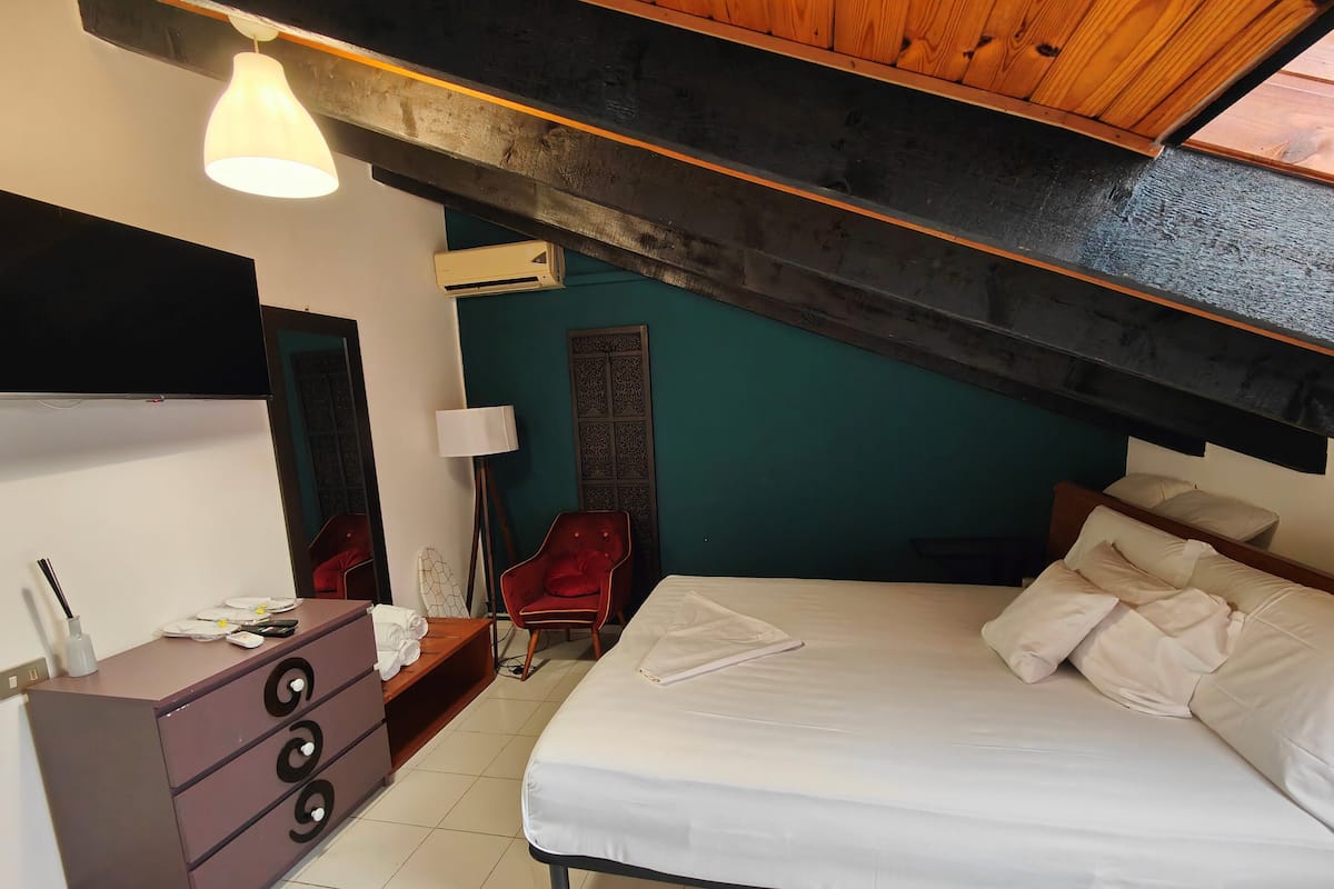Classic Penthouse | 1 bedroom, hypo-allergenic bedding, down comforters, iron/ironing board