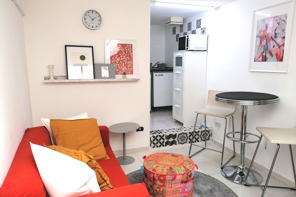 City Penthouse | Living area | 32-inch LED TV with digital channels, TV