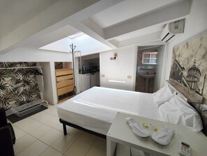 Ropa de cama hipoalergénica, cubrecamas y tabla de planchar con plancha