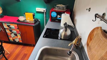 Penthouse Confort | Cuisine privée | Mini réfrigérateur, micro-ondes, plaque de cuisson, machine à expresso
