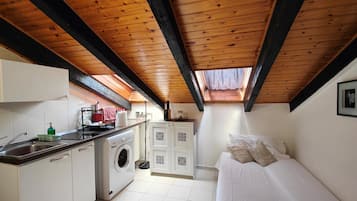 Comfort Penthouse | Private kitchen | Mini-fridge, microwave, stovetop, espresso maker