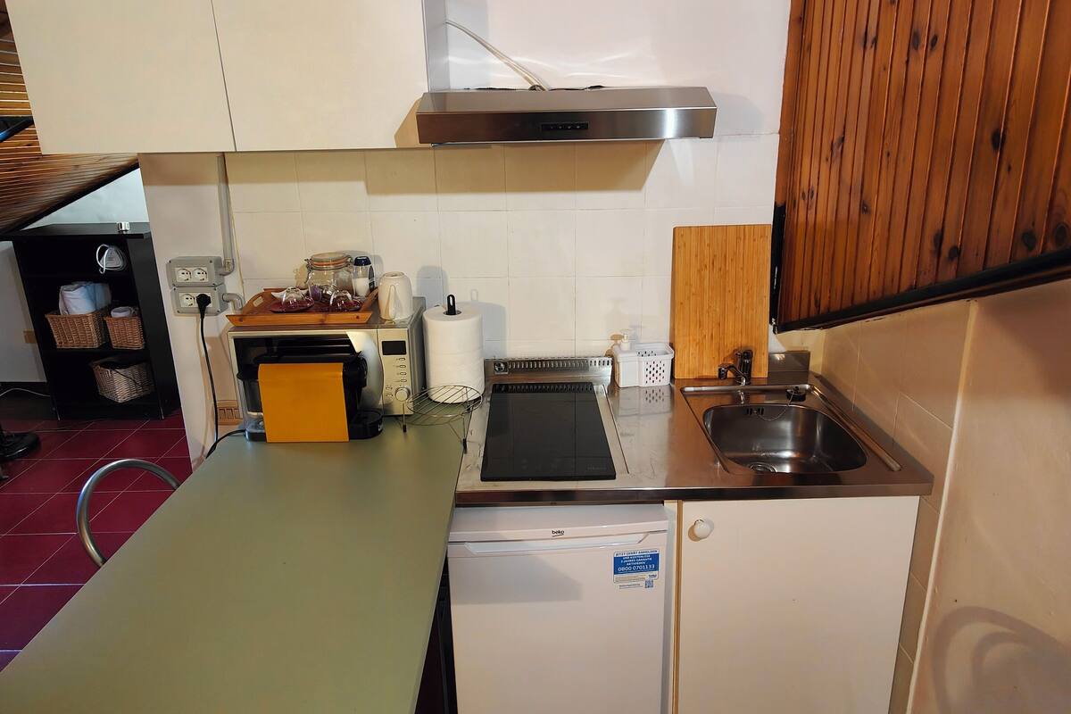 Signature Penthouse | Private kitchen | Mini-fridge, microwave, stovetop, espresso maker