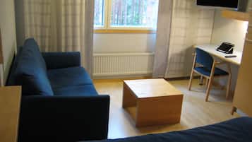 Basic Double Room | Desk, laptop workspace, soundproofing, free WiFi