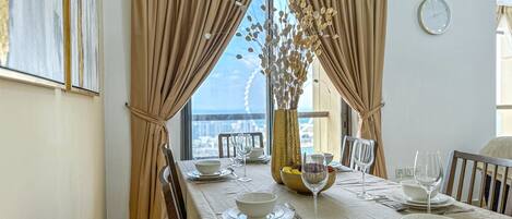 Deluxe Apartment | Dining room