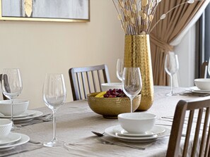 Deluxe Apartment | Dining room