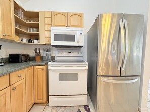Coffee/tea maker, fridge, microwave, oven - 3BR Beachfront North Captiva Home with Gulf Views (North Captiva)