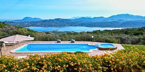 A heated pool - Four bedroom villa with sea view and private pool, Costa Smeralda, San Pantaleo, (Sardegna)