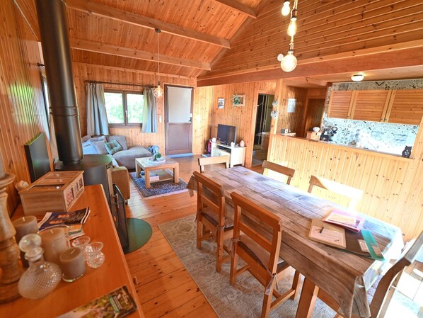 Chalet | Dining - Chalet in Somme-leuze With Stunning Garden (Somme-Leuze)