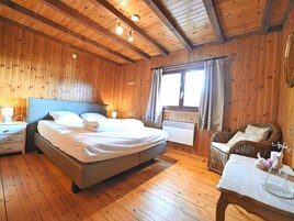 Chalet | 2 bedrooms, individually furnished