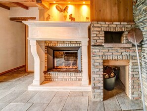 House | Living room - Riverside Villa With Charm (Léglise)