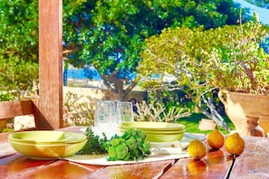 Villa (5 Bedrooms) | Outdoor dining