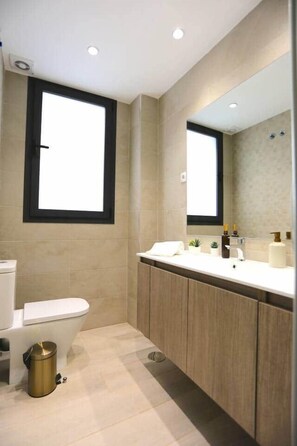 Bathtub, hair dryer, towels