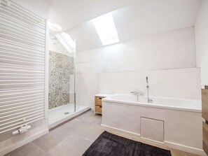 House | Bathroom