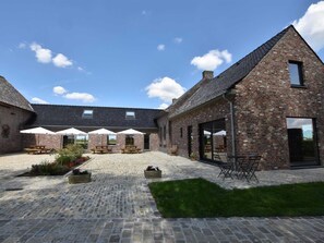 Exterior - Holiday Home With Pond in Poperinge (Poperinge)