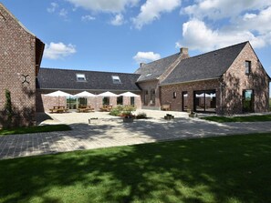Exterior - Holiday Home With Pond in Poperinge (Poperinge)