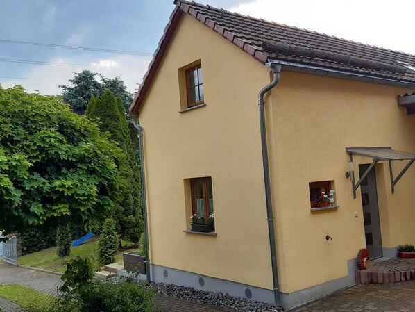 House | Exterior - Great Holiday Home With Terrace Near Saxon (Hohnstein)