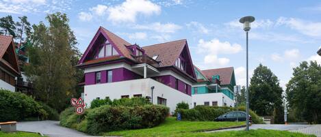 المنشأة من الخارج