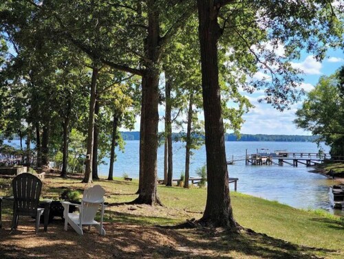 Lake Murray Cottage w/ Private Dock, Fire Pit & Kayaks - Near Martin's Landing