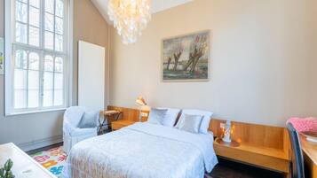 House | 1 bedroom, individually furnished, bed sheets