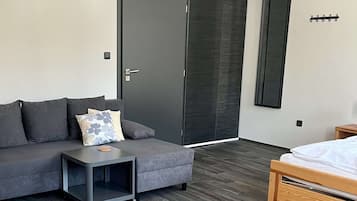 House | 4 bedrooms, individually furnished, bed sheets