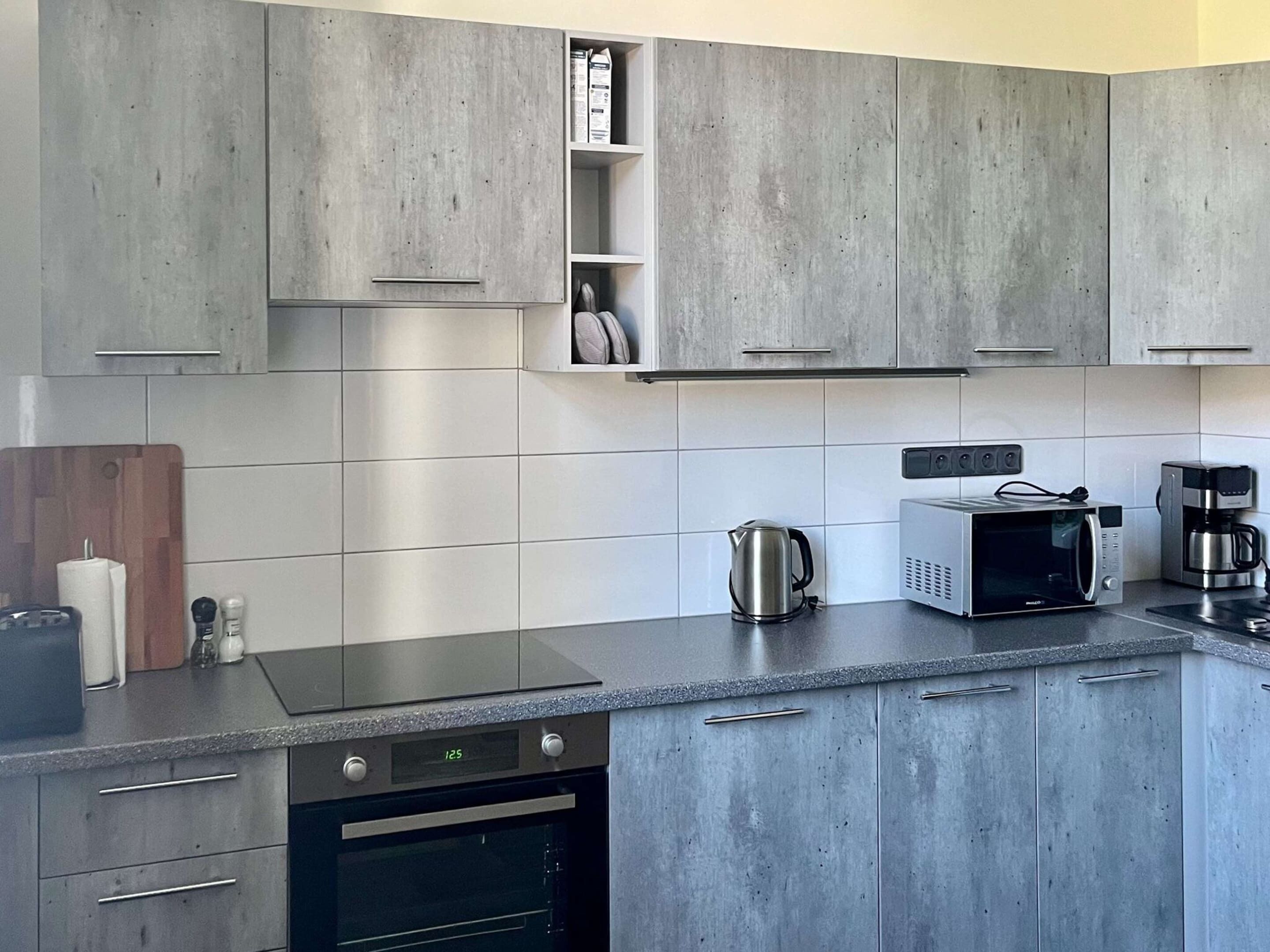 Rumah | Dapur pribadi | Mesin pencuci piring, ketel listrik, dan pemanggang roti