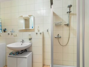 Apartment | Bathroom - Apartment in Saxon With Terrace (Sebnitz)