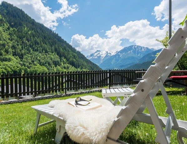 Chalet | Garden - Holiday Home in Fieschertal Valais With Garden (Fieschertal)
