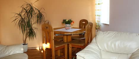 Apartment | Dining