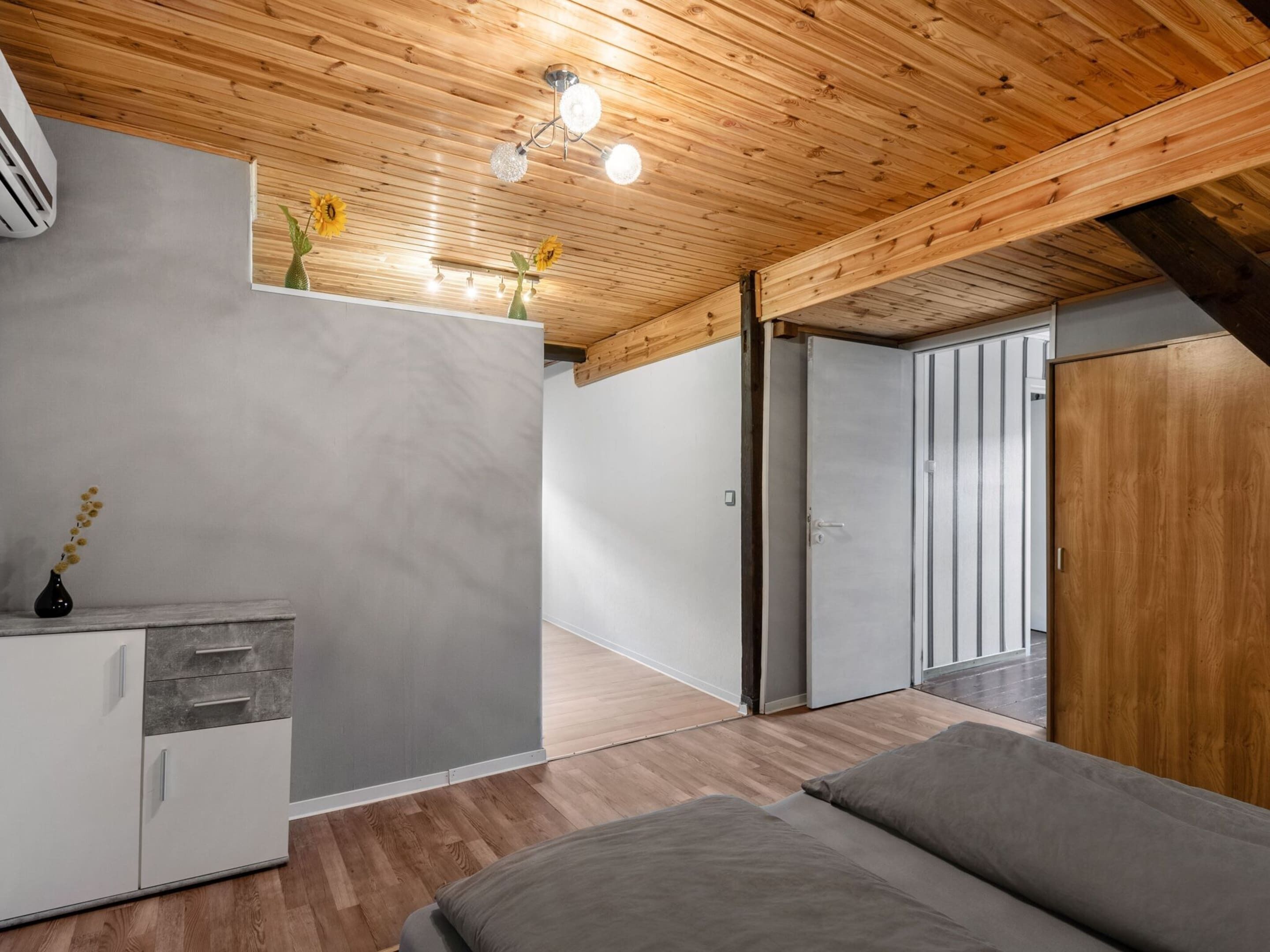 5 chambres, ameublement personnalisé, draps fournis