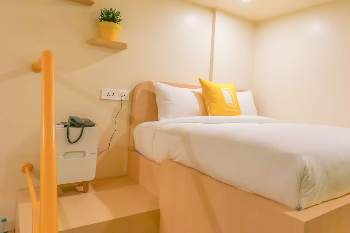 Desk, iron/ironing board, free WiFi, bed sheets