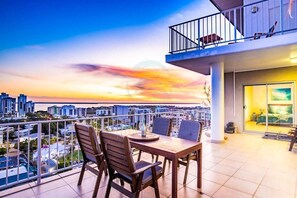 Outdoor dining - Signatures on Woods - Pinnacle (Darwin)