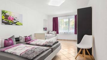 Apartment | 2 bedrooms, individually furnished, bed sheets