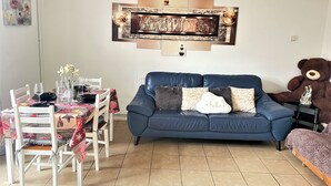 Lounge - The HK House - Family Friendly Near To Blenheim Palace & Oxford City Centre (Kidlington)