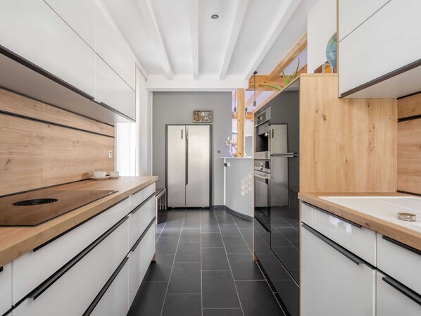 Apartment | Eigene Küche | Geschirrspüler, Wasserkocher mit Kaffee-/Teezubehör, Hochstuhl