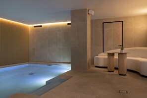 Piscine intérieure