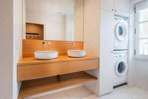 Interior - Le Frangipanier - Large apartment 2 min from the beach, Hyper Centre, sea view window (Dinard)