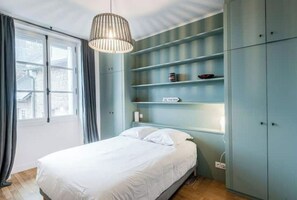 3 bedrooms, desk, travel cot, WiFi