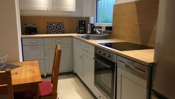 Ferienhaus | Eigene Küche | Herdplatte, Hochstuhl