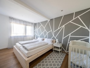 5 bedrooms, individually furnished