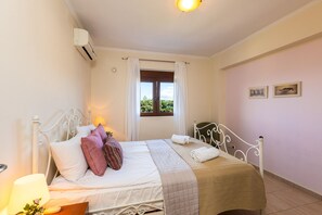 3 bedrooms, iron/ironing board, travel cot, WiFi