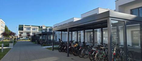 المنطقة المحيطة بالمنشأة