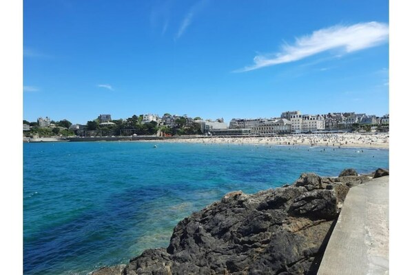 Unclassified image, 1 of 16, button - Le Moringa, 2 min from the beach, Hyper Centre, sea view from the window (Dinard)