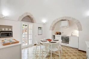 Microwave, oven, stovetop, dishwasher - GuestHost - Spacious villa & trullo with swimming pool, able to comfortably accommodate up to 20 people. The accommodation boasts two views (north and south), from which you can admire both the sea and the hills of the Murgia, and offers large outdoor sp (Monopoli)