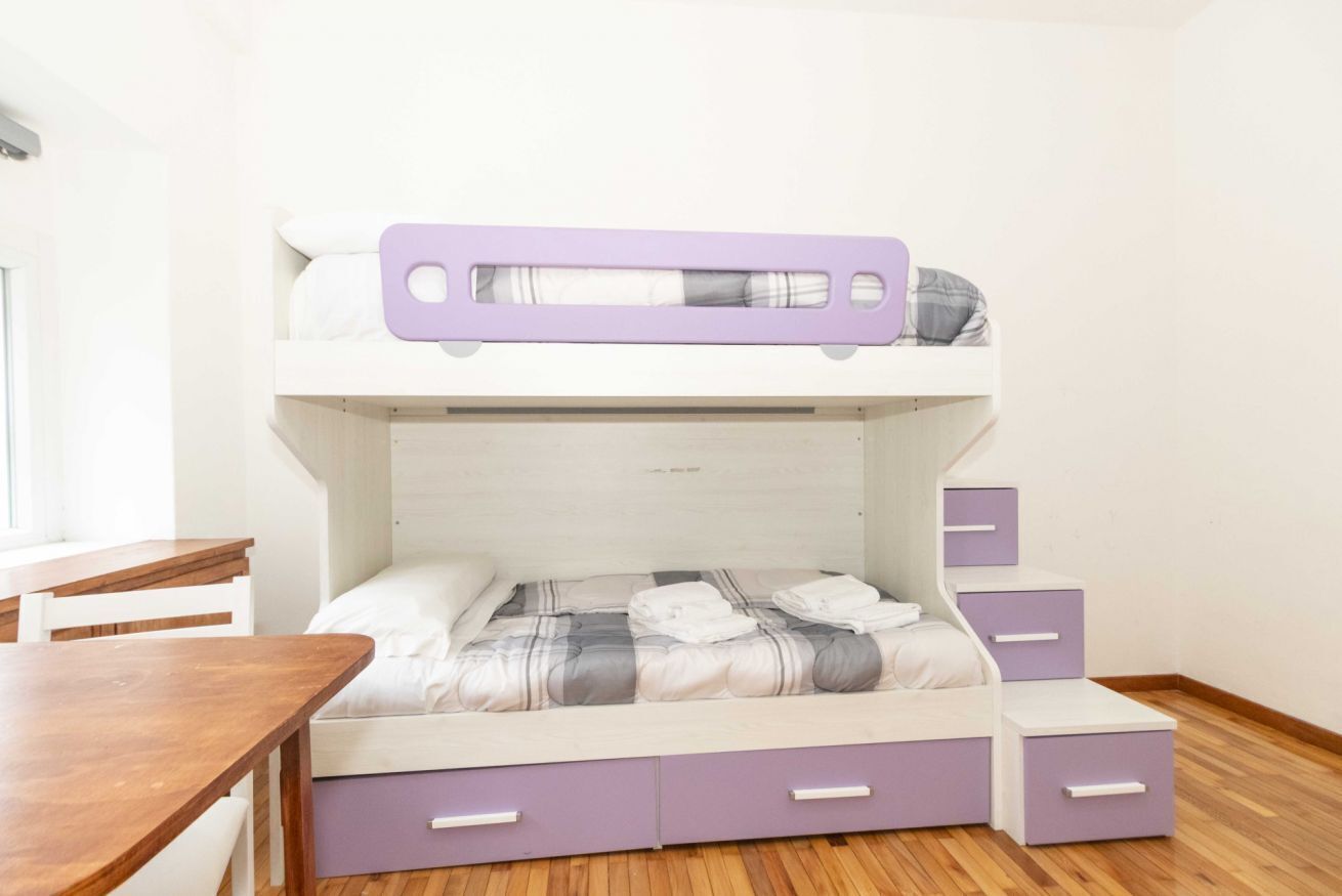 2 bedrooms, iron/ironing board, bed sheets