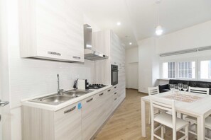 Fridge, stovetop