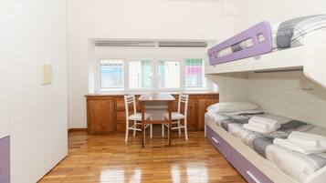 2 Schlafzimmer, Bügeleisen/Bügelbrett, Bettwäsche