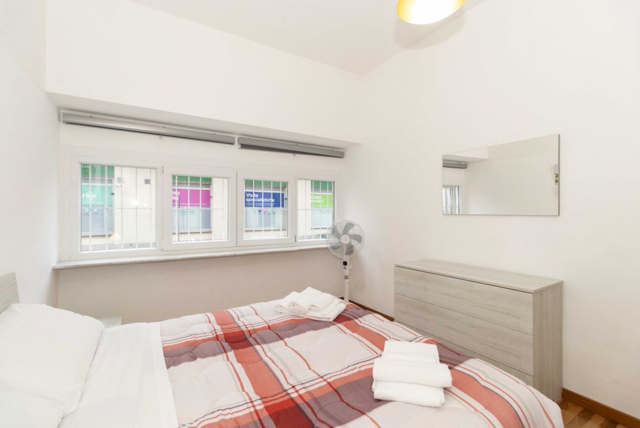2 bedrooms, iron/ironing board, bed sheets